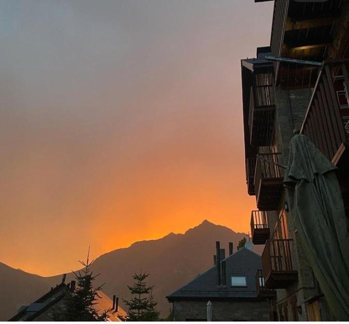 Apartamento Con Terraza Y Vistas Panoramicas En Tauell Luaran gambar