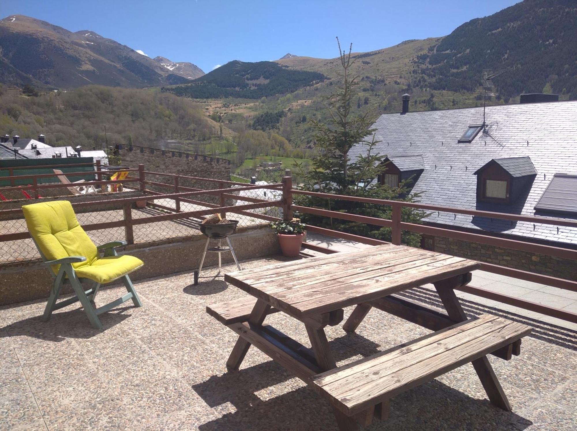Apartamento Con Terraza Y Vistas Panoramicas En Tauell Luaran gambar