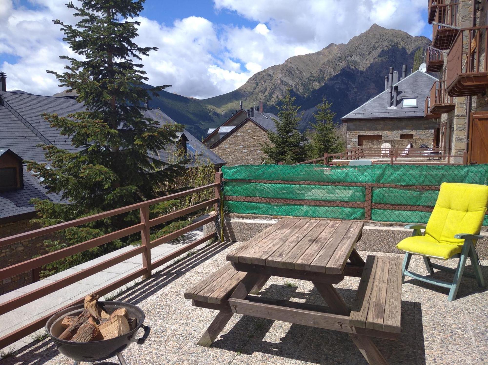 Apartamento Con Terraza Y Vistas Panoramicas En Tauell Luaran gambar