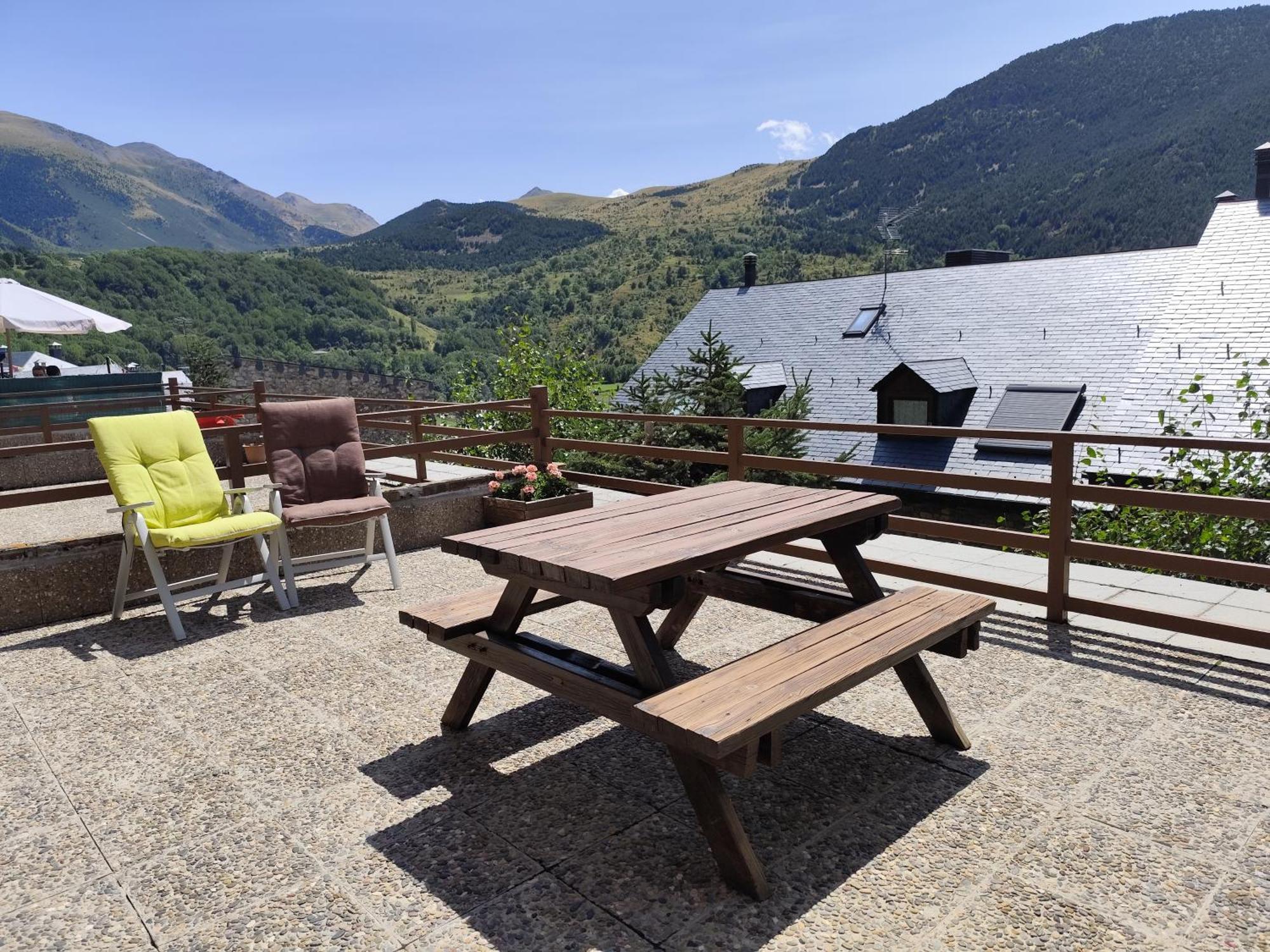 Apartamento Con Terraza Y Vistas Panoramicas En Tauell Luaran gambar